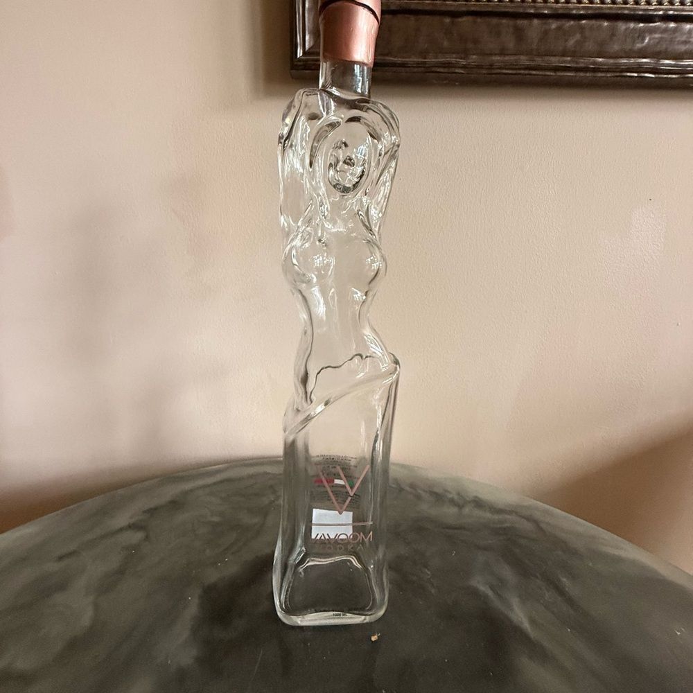 Collectible Vavoom Vodka Bottle with Artistic Design Feminine Glass Sculpture - Picture 5 of 13